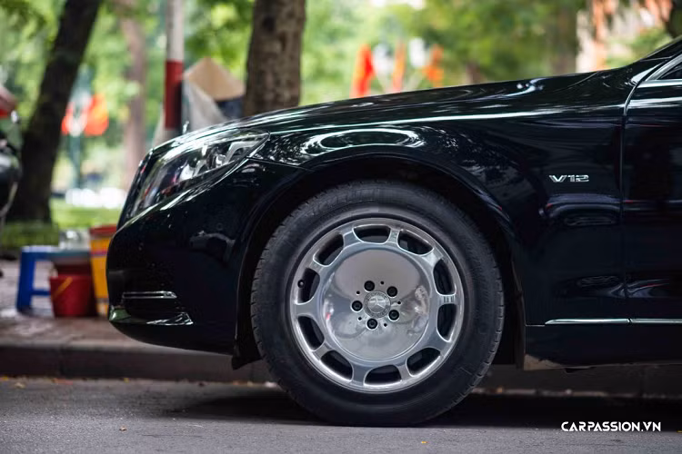 S600 Pullman được sản xuất nhằm hướng tới đối tượng khách hàng VIP với khoang sau được mở rộng, thêm một hàng ghế được thiết kế đối diện với hàng ghế sau.