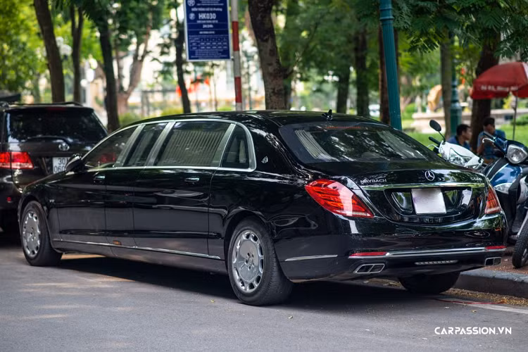 Để nói vể Mercedes-Maybach S600 Pullman, điểm khác biệt lớn nhất so với phiển bản S600 Maybach thường chính là chiều dài của chiếc xe. Chiếc xe sở hữu phần trục cơ sở của xe có chiều dài lên tới 4.418 mm.