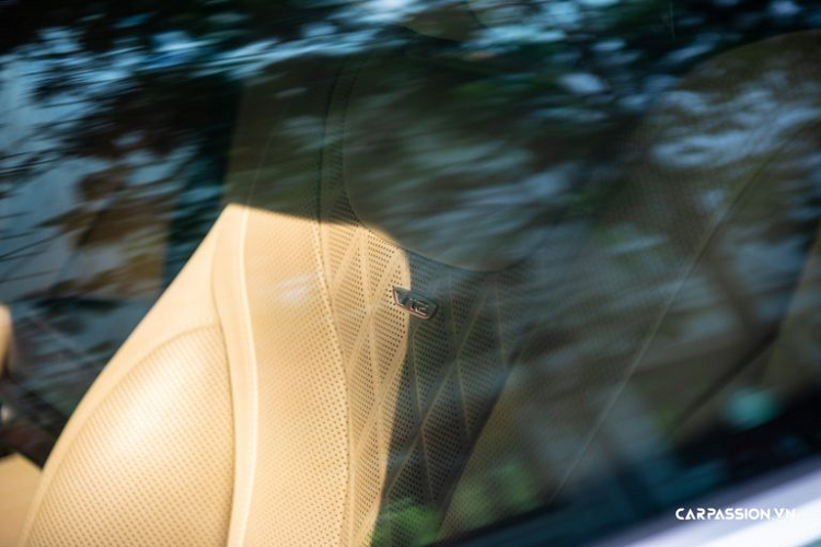 Chiếc S600 Pullman màu đen duy nhất tại Việt Nam được trang bị khoang nội thất màu be đầy sang trọng, đem lại cảm giác xa hoa cho chủ sở hữu.