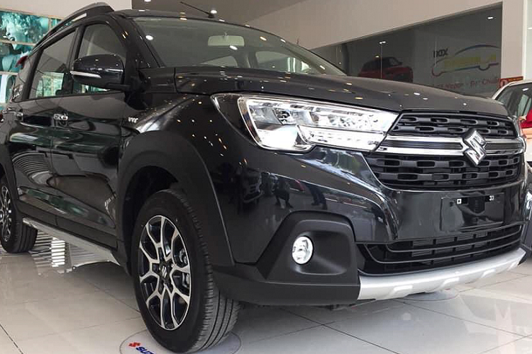 Mẫu Suzuki XL7 2020 mới hiện là mẫu xe đang được quan tâm nhất trong phân khúc MPV tại thị trường Việt Nam. Với thiết kế lai SUV, 7 chỗ ngồi, nhiều trang bị hợp lý và giá bán từ 589 triệu đồng, XL7 chắc chắn sẽ làm sôi động thị trường nước ta thời gian này.