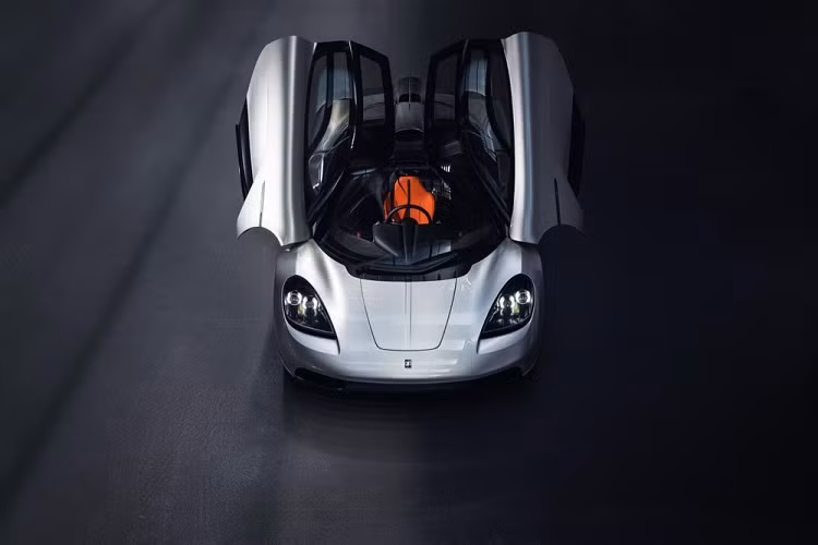 Ngoài ra, Gordon Murray T.50 còn được trang bị hệ thống treo xương đòn kép và hệ thống lái có một thanh càng A. Bên cạnh đó là khóa vi sai chống trượt và các hệ thống hỗ trợ người lái có thể ngắt theo lựa chọn của người lái.