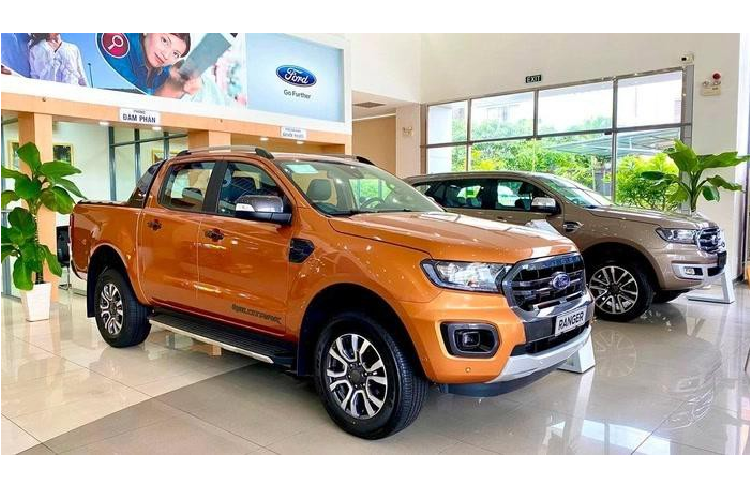  Ford Ranger: Doanh số 1.500 xe Ford Ranger là mẫu bán tải duy nhất thường xuyên lọt vào danh sách 10 mẫu xe bán chạy trong từng tháng và năm. Kết quả kinh doanh trong tháng 9 doanh số của mẫu xe này đạt 1.500 chiếc. Đứng ở vị trí thứ 5 trong bảng xếp hạng.