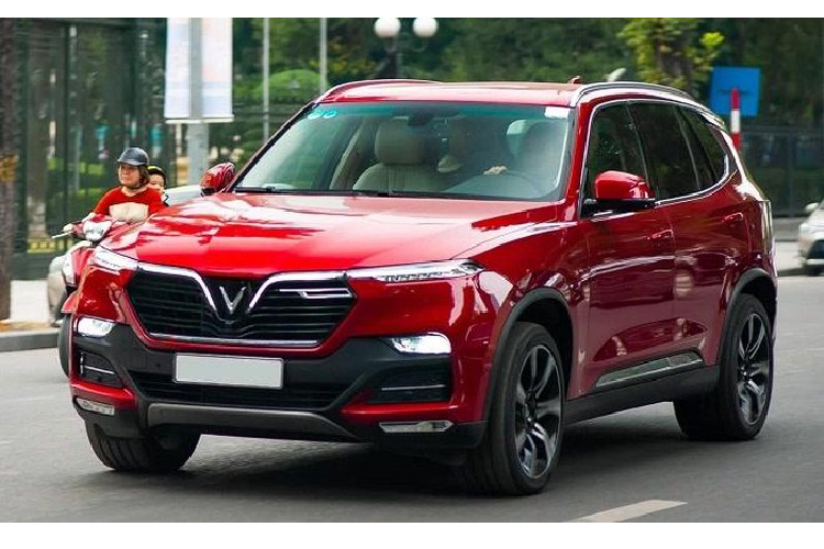  VinFast Lux SA2.0: Doanh số 1.307 xe Không thể phủ nhận sức hấp dẫn của mẫu SUV 7 chỗ VinFast Lux SA2.0 trên thị trường khi mẫu xe này lọt vào danh sách 10 mẫu xe ăn khách nhất tháng 9/2020. Kết thúc tháng 9/2020 mẫu Lux SA2.0 đạt doanh số 1.307 chiếc, xếp ở vị trí áp chót trong danh sách xếp hạng. So với tháng 8, doanh số của Lux SA2.0 trong tháng 9 đã tăng gấp 3 lần, tăng 999 xe (doanh số tháng 8 là 308 xe).