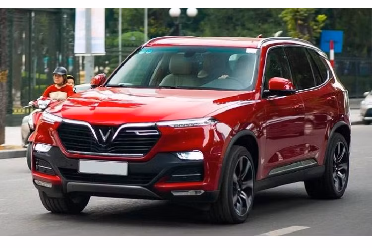  VinFast Lux SA2.0: Doanh số 1.307 xe Không thể phủ nhận sức hấp dẫn của mẫu SUV 7 chỗ VinFast Lux SA2.0 trên thị trường khi mẫu xe này lọt vào danh sách 10 mẫu xe ăn khách nhất tháng 9/2020. Kết thúc tháng 9/2020 mẫu Lux SA2.0 đạt doanh số 1.307 chiếc, xếp ở vị trí áp chót trong danh sách xếp hạng. So với tháng 8, doanh số của Lux SA2.0 trong tháng 9 đã tăng gấp 3 lần, tăng 999 xe (doanh số tháng 8 là 308 xe).