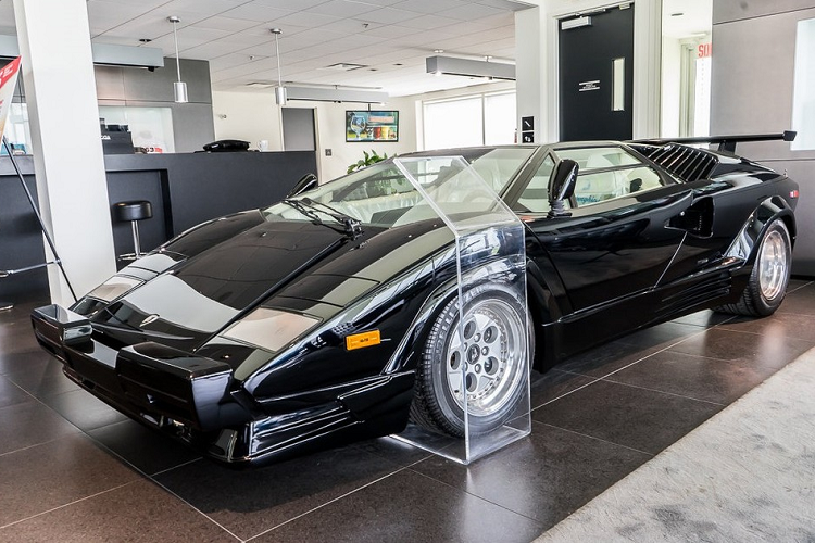 Việc tìm thấy một chiếc siêu xe Lamborghini Countach vẫn còn mới với số công-tơ-mét thấp trên thị trường ô tô đã qua sử dụng không phải là dễ. Do đó, đại lý Lamborghini Montreal ở Canada đã khiến nhiều người chú ý khi rao bán một chiếc siêu xe Countach đời 1990 gần như còn mới nguyên.
