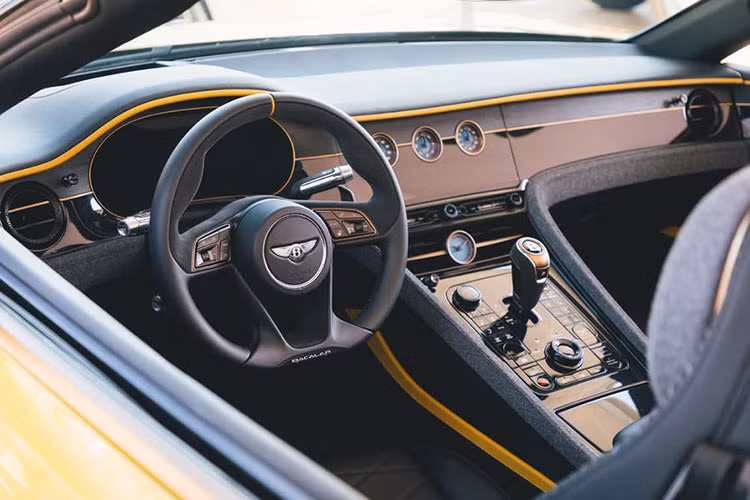 Bentley Bacalar cần trải qua bài thử di chuyển trong một quãng đường dài để chứng minh độ bền, cũng như bài thử nghiệm trong vùng nhiệt độ cao lên tới 80 độ C và xác nhận độ tin cậy của hệ thống điện.