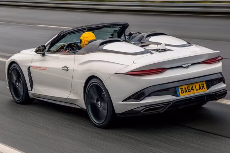 Hãng xe Anh Quốc cho biết nguyên mẫu Bentley Bacalar đầu tiên đã được phát triển và sản xuất trong hơn 20 tuần, hãng muốn rằng 12 chiếc Bacalar sẽ giao cho khách hàng vào năm tới phải thật hoàn hảo.