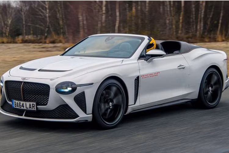  Siêu phẩm Bentley Bacalar phiên bản giới hạn đã ra mắt thế giới vào tháng 3 năm nay tại Triển lãm Ô tô Geneva 2019 trước khi đại dịch Covid-19 xảy đến. Bentley đang thực hiện những bài kiểm tra kỹ thuật nghiêm túc cuối cùng trước khi Bacalar chính thức lên dây chuyền sản xuất. Với tốc độ tối đa hơn 322 km/h, việc kiểm tra độ ổn định, xử lý, độ ồn và độ rung ở tốc độ cao của Bacalar đều đã được hoàn thành.