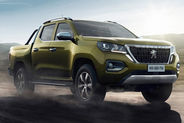 Peugeot cung cấp 2 tùy chọn động cơ cho Landtrek 2020 gồm. Đầu tiên là động cơ diesel VGT 1.9L mạnh 150 mã lực và 350 Nm kết hợp cùng hộp số sàn 6 sáu cấp. Thứ 2 là động cơ xăng tăng áp 2.4L lít có công suất 210 mã lực và mô-men xoắn 320 Nm, động cơ này đi kèm hộp số sàn hoặc hộp số tự động 6 cấp.