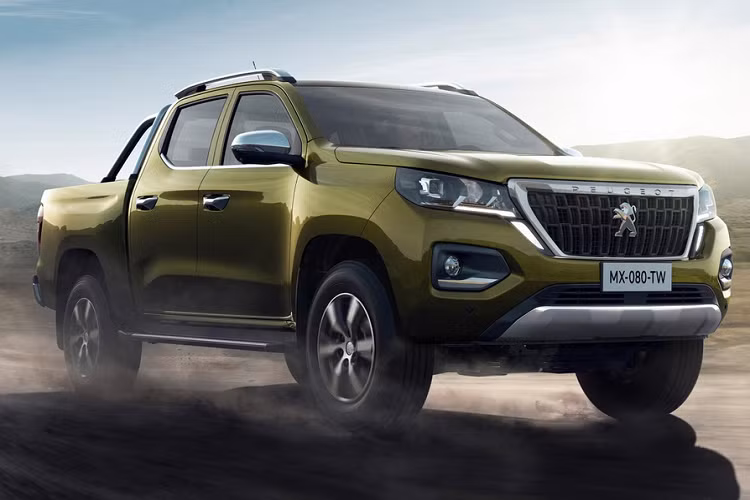 Peugeot cung cấp 2 tùy chọn động cơ cho Landtrek 2020 gồm. Đầu tiên là động cơ diesel VGT 1.9L mạnh 150 mã lực và 350 Nm kết hợp cùng hộp số sàn 6 sáu cấp. Thứ 2 là động cơ xăng tăng áp 2.4L lít có công suất 210 mã lực và mô-men xoắn 320 Nm, động cơ này đi kèm hộp số sàn hoặc hộp số tự động 6 cấp.