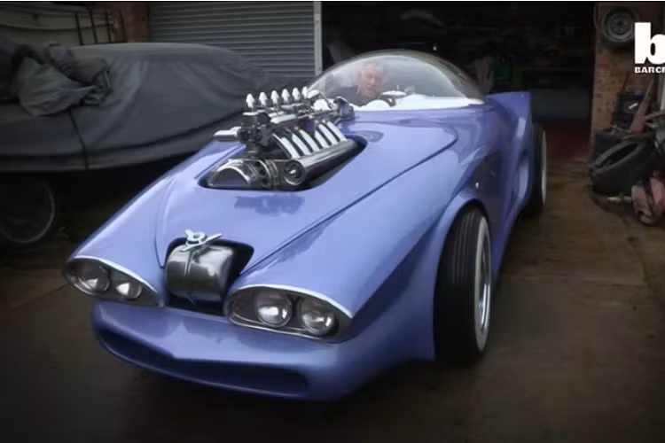 Cosmotron là một chiếc xe độc đáo, đáng kinh ngạc nhưng nó không phải là một phương tiện thực dụng. Nó hợp pháp di chuyển trên đường phố, và có thể đạt tốc độ tối đa 225 km/h trên mặt lý thuyết, nhưng thực tế thì nó chạy không ổn định cho lắm. Chuyện này cũng không bất ngờ, bởi trọng tâm của Paul khi chế tạo chiếc xe vốn không phải là tính năng hoạt động.