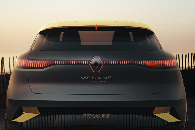 Luca De Meo, Giám đốc điều hành của tập đoàn Renault cho biết: “Chúng tôi đã tận dụng triệt để tiềm năng của nền tảng điện thuần túy để tái phát minh ra mẫu xe hatchback cổ điển theo một cách đầy cảm xúc. Với loại pin mỏng nhất trên thị trường, thân hình nhỏ gọn 4,21 mét mang đến sự rộng rãi của một chiếc xe phân khúc C, Mégane eVision là một kiệt tác về cách bố trí”.