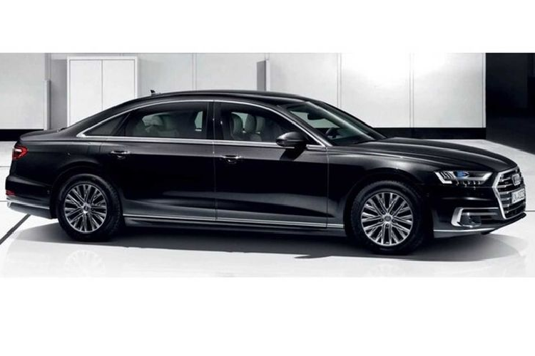 Cụ thể, mẫu Audi A8 L 2020 bọc thép được nhà sản xuất gia cố lại toàn bộ thân xe, bọc thép không chỉ ở vỏ mà cả ở phần khung để tăng độ cứng vững. Mẫu xe này có khả năng chống chịu đạn, vật liệu nổ ở cấp độ VR9. Bên cạnh đó, xe còn được trang bị hàng loạt tiện ích an toàn như hệ thống chữa cháy riêng biệt, lốp xe gia cường, bình xăng được bọc thép để ngăn cháy nổ, các thiết bị liên lạc vệ tinh cùng kính chống đạn cực dày.