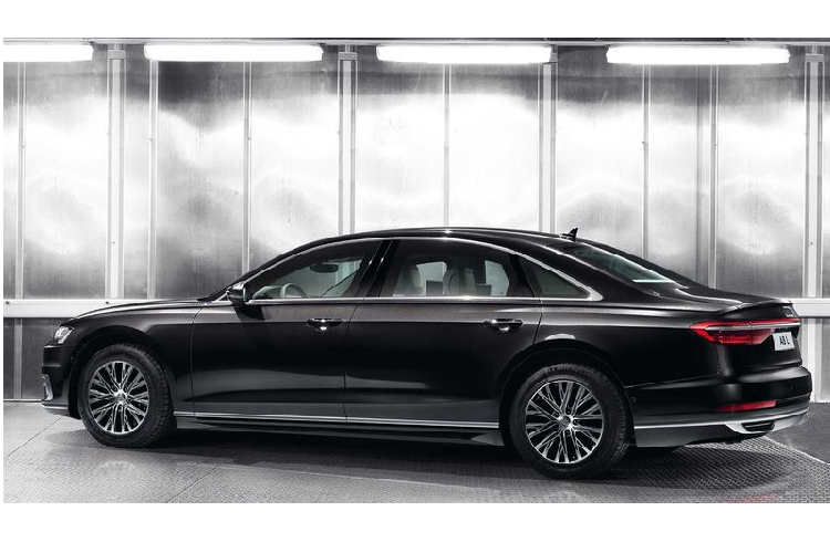 Nhờ vào các trang bị an toàn khủng, Audi A8 L 2020 giờ đây có cân nặng lên tới 3,875 kg. Được biết, hoàn thiện một chiếc A8 L 2020 bọc thép trên nguyên mẫu A8 L 2020 thông thường ngốn khoảng 400 giờ làm việc với những dụng cụ đặc biệt và xe trước khi xuất xưởng phải đảm bảo tuyệt đối các tiêu chí đề ra.