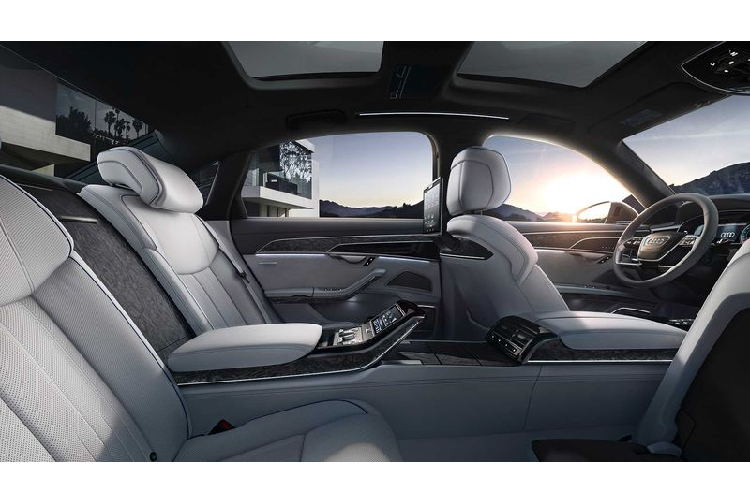 Không gian hàng ghế thứ hai trên A8L 2020 bọc thép