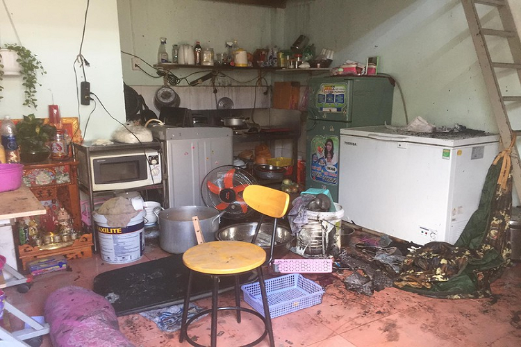 Vu chay 2 cha con tu vong: Phat hien buc thu gui nguoi than-Hinh-2