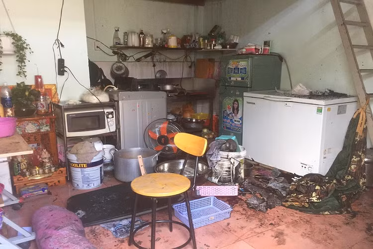 Vu chay 2 cha con tu vong: Phat hien buc thu gui nguoi than-Hinh-2