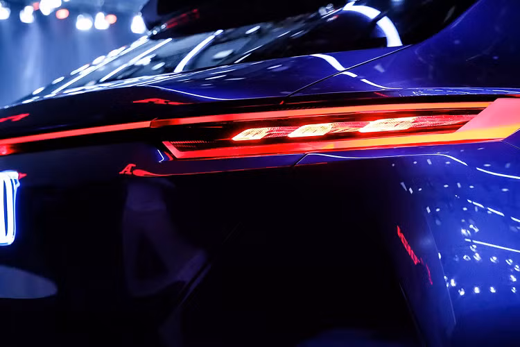 Honda SUV e concept sẽ ứng dụng gói những hệ thống hỗ trợ người lái Honda Sensing thế hệ tiếp theo. Honda Sensing mới không chỉ hỗ trợ lái như thông thường mà còn giúp cải thiện khả năng nhận dạng, dự đoán và ra quyết định khi theo dõi tình trạng giao thông.