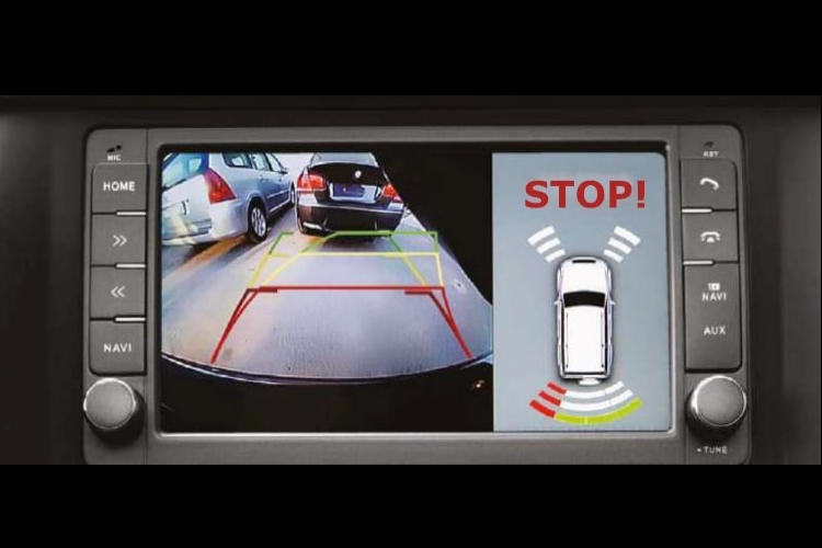 Được miêu tả là "mẫu xe 4x4 cao cấp" trên trang web của công ty Bremach, UAZ Patriot 4×4 dùng động cơ xăng 4 xi-lanh thẳng hàng, dung tích 2,7 lít, sản sinh công suất tối đa 150 mã lực. Động cơ được truyền tới cả 4 bánh thông qua hộp số tự động 6 cấp do tập đoàn General Motors sản xuất với hộp số phụ 2 cấp. Trong khi đó, hộp số sàn 6 cấp chỉ là trang bị tùy chọn của mẫu xe này.