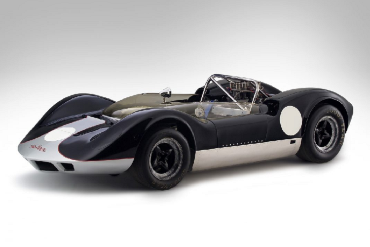 M1A, sau đó được phát triển thành M1B, M1C và bao gồm cả cấu hình xe đua Group 7. Vào năm 1966, chiếc xe đua M1 của Mclaren tại giải đua Can-am Group 7 trước khi được thay thế bởi M6A, chiếc xe chuyên dụng hơn cho giải đua này. Được ra mắt vào 1967, M6A lập tức giành chiến thắng, M8A ra mắt sau đó cũng giành được nhiều thành công.