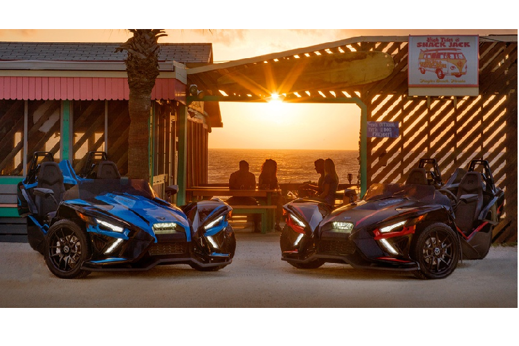 Giá xe Polaris Slingshot SL 2020 trang bị hộp số tự động từ 26.499 USD (tương đương 612 triệu đồng). Trong khi Slingshot R có giá từ 30.999 USD (tương đương 715,9 triệu đồng) cho phiên bản số sàn và 32.699 USD (tương đương 755,2 triệu đồng) cho phiên bản số tự động.