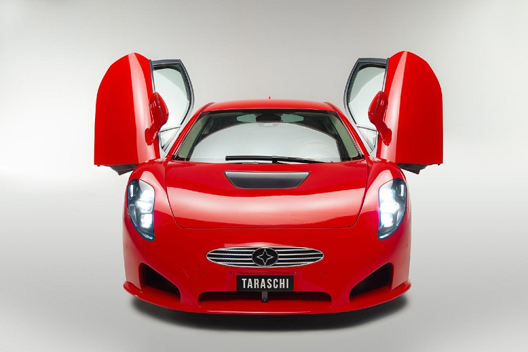 Siêu xe Taraschi Berardo với những đường nét cong tròn trịa, đầu xe dốc rõ ràng, đèn pha hình bầu dục, lưới tản nhiệt tái thiết kế, và thân xe dài hơn. Nói cách khác, người nhìn gần như không thể nhận ra đây là BMW i8 nữa.