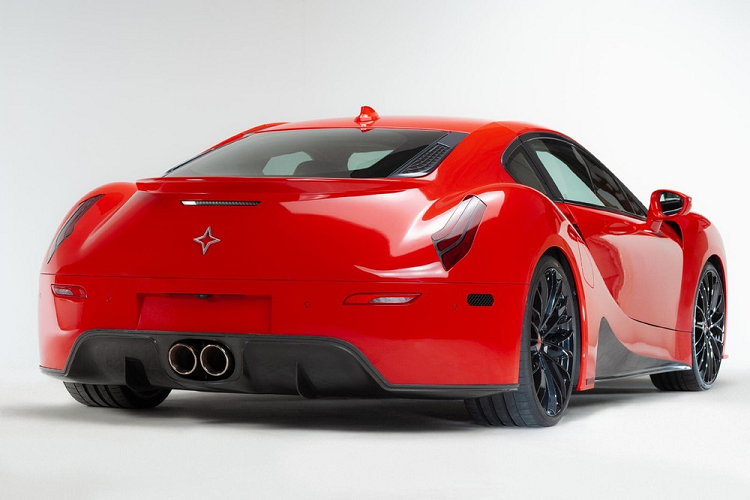 Cụ thể, chiếc BMW i8 tái sinh siêu xe Ý được gọi là Taraschi Berardo nhằm thể hiện sự tri ân tới tay đua Berardo Taraschi của Ý, người đã sáng lập công ty Meccanica Taraschi, nơi phát triển một seri xe thể thao và xe thi đấu trong thập niên 1950 và 1960. Dự án đặc biệt đã được tài trợ bởi con trai của Berardo, Tazio Taraschi, với sự giúp đỡ của Squadra Corse Taraschi, một đội ngũ chuyên cung cấp lời khuyên, phụ tùng thay thế, và hỗ trợ kỹ thuật tới những nhà sưu tập có sở hữu xe gốc được phát triển bởi Berardo Taraschi.