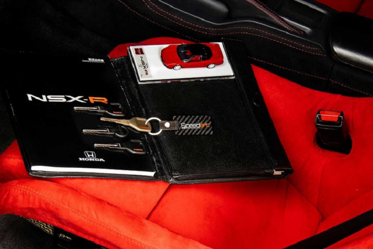 Hệ thống treo cứng hơn, khung xe được gia cố đã giúp chiếc xe thể thao Nhật Bản đạt danh hiệu "Mẫu xe có khả năng xử lý tốt nhất" do tạp chí Car and Driver bình chọn vào tháng 9/1997.