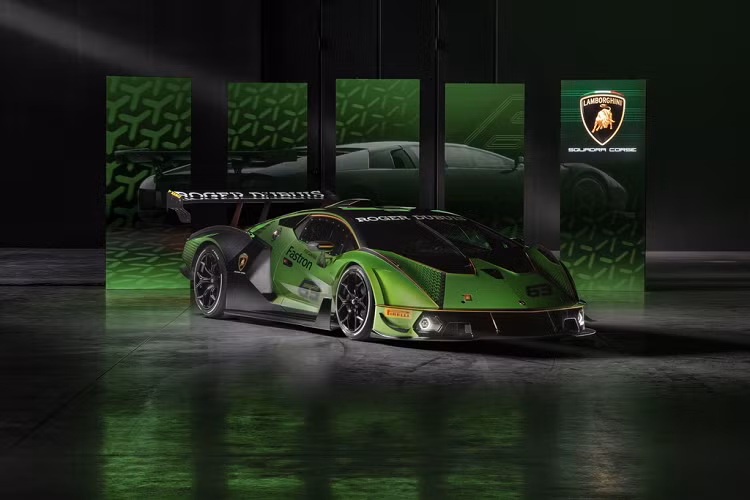 Lamborghini vừa tiết lộ mẫu siêu xe phiên bản giới hạn Essenza SCV12, chỉ có 40 chiếc được sản xuất và tất cả đều là phiên bản dành riêng cho đường đua. Những chủ nhân tương lai của Lamborghini Essenza SCV12 mới sẽ được tham gia một câu lạc bộ đặc biệt với các chương trình được Lamborghini thiết kế riêng.