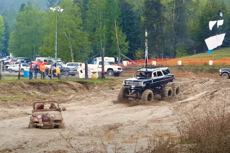 Cụ thể, Mortis được chế tạo để mang đi off-road, lội bùn cho vui và bởi người thợ máy Jimmy Driver nghĩ rằng chế tạo một cỗ máy 6x6 khổng lồ, ồn ào, mạnh mẽ là một ý tưởng tuyệt vời. Chiếc xe này có khiến người ta liên tưởng tới những phương tiện kinh khủng trong loạt phim “Mad Max”, và nếu có lẽ các nhà làm phim có thể tuyển dụng nó cho phần phim tiếp theo.
