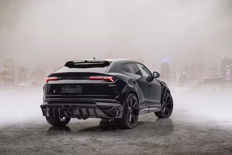 Bên dưới nắp capo, Mansory đã tinh chỉnh khối động cơ V8 Twin-Turbo 4.0 lít, nâng tổng công suất lên mức 800 mã lực và 1000 Nm.