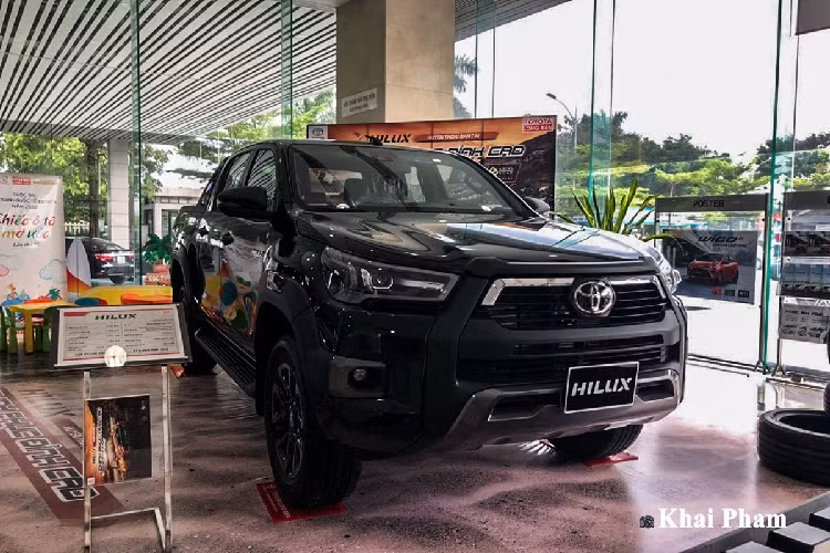 Mới đây, Toyota Việt Nam đã chính thức giới thiệu phiên bản nâng cấp Hilux 2020 tại thị trường ôtô trong nước với 4 phiên bản. Trong đó, Toyota Hilux Adventure 2020 mới là phiên bản cao cấp và duy nhất sử dụng những công nghệ an toàn thuộc gói Toyota Safety Sense lần đầu xuất hiện trên dòng xe bán tải này.