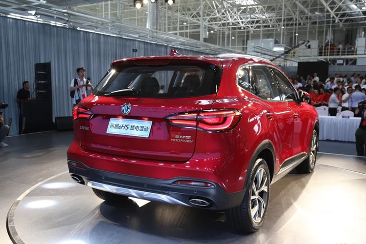 Giá xe MG HS PHEV 2020 tại thị trường Thái Lan khởi điểm từ 1,359 triệu Baht (khoảng 1,01 tỷ đồng). Như vậy, mẫu xe plug-in hybrid này đắt hơn đáng kể so với MG HS thông thường vốn có giá dao động từ 919.000 - 1.119.000 Baht (691,5 - 830 triệu đồng).