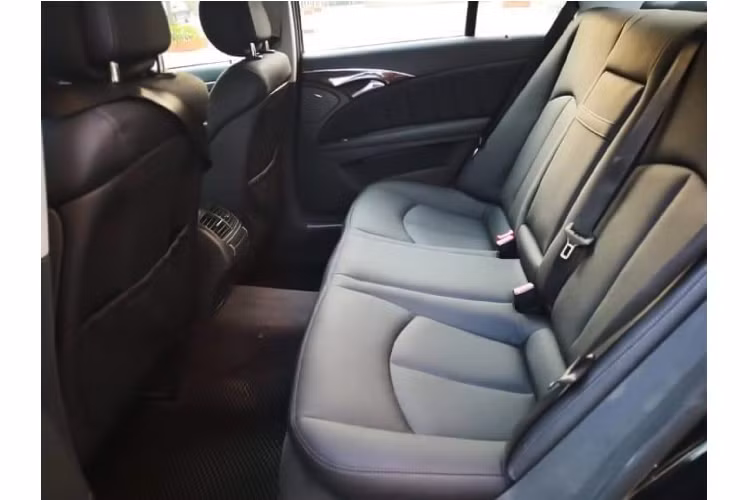 Mercedes-Benz E220 máy dầu có mức tiêu hao nhiên liệu khá ấn tượng, dao động trong mức 6 – 7Lít/100 km ở đường trường, và đường hỗn hợp là khoảng 4,1L/100km.