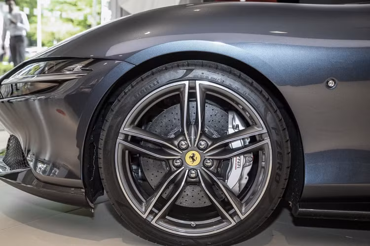 Kiểu dáng của Ferrari Roma mang nét đặc trưng của những dòng xe Ferrari GT vào những năm 50-60 của thế kỷ trước.