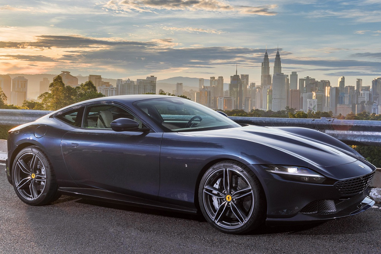 Tại thị trường Malaysia, giá xe Ferrari Roma được phân phối với mức 968.000 ringgit, tương đương 226.379 USD (khoảng hơn 5,2 tỷ đồng). Mức giá tại Malaysia thậm chí còn rẻ hơn giá bán Ferrari Roma tại Italy (250.000 USD).