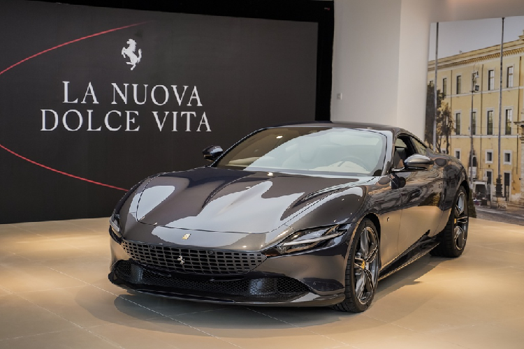 Sau khi ra mắt toàn cầu cách đây 7 tháng, Ferrari Roma 2020 mới đã chính thức ra mắt tại thị trường Malaysia. Những tín đồ của "ngựa chồm" tại quốc gia này sẽ đón nhận chiếc Ferrari Roma sớm nhất là từ quý 1/2020.