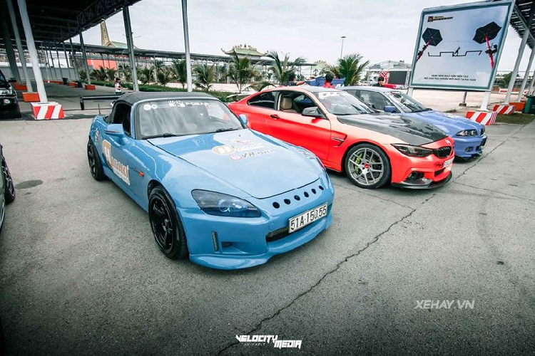 Rất ít khi được xuất hiện và mỗi lần có dịp "ra ngoài giải ngố" của chiếc Honda S2000 thể thao này đều là ở đường đua Đại Nam. Việt Nam chỉ có 3 chiếc Honda S2000, mà cả ba đều hiếm khi ra đường (hai chiếc còn lại có màu đen và màu xanh rêu), nên mỗi lần thấy hình bóng của S2000 giới mê xe Việt đều tranh thủ "săn ảnh".