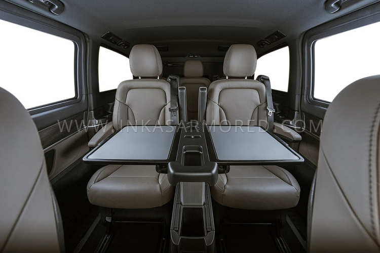 Mặc dù có khả năng bảo vệ 8 hành khách an toàn, Inkas V-Class vẫn giữ nguyên dáng vẻ ban đầu như lúc vừa xuất xưởng sản xuất. Nội thất xe vẫn được trang bị đầy đủ những tính năng tiện nghi, sang trọng như ghế ngồi dễ chịu với đủ chế độ ngả, mát-xa, sửa ấm và thông gió.