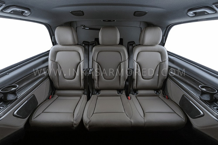 Hệ thống thông tin giải trí màn hình 7 inch vẫn còn đó, cùng với nhiều trang bị an toàn khác. Tất nhiên, nội thất xe cũng có thể nâng cấp, và tùy chỉnh hơn nữa theo sở thích người mua. Mức giá xe Mercedes-Benz V-Class chống đạn này hiện chưa được Inkas tiết lộ.