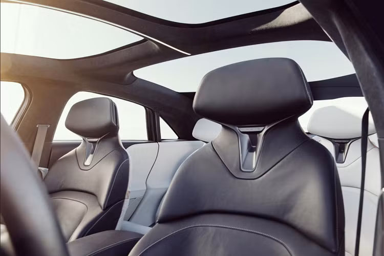 Lucid Motors cho biết động cơ này đủ nhỏ để có thể đặt trong một chiếc vali kéo. Đây cũng là lần đầu tiên hộp số và vi sai được gắn đầy đủ vào một môtơ điện.