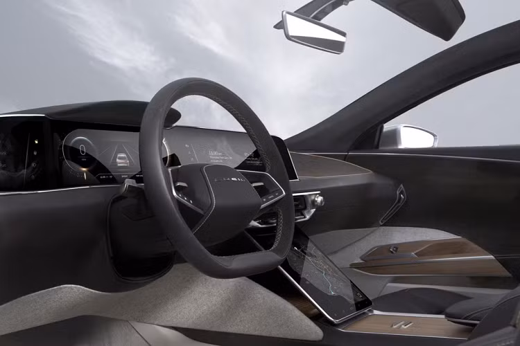 Lucid Air cũng là ôtô điện sạc pin nhanh nhất thế giới. Chỉ cần sạc 20 phút, xe có thể di chuyển tới 482 km. Mẫu ôtô điện mới của Mỹ sử dụng thiết lập 2 môtơ điện, dẫn động tất cả các bánh, được trang bị khối pin 113 kWh cho công suất tới 1.080 mã lực, và chỉ mất 9,9 giây hoàn thành quãng đường 400 m khi tăng tốc.