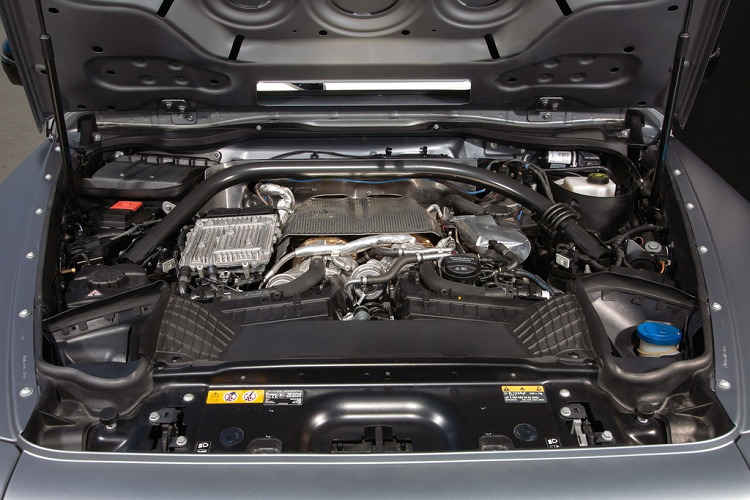 Động cơ của bản độ này được nâng cấp 2 bộ tăng áp mới, thay đổi ECU và bộ điều khiển hộp số, sản sinh công suất 927 mã lực và mô-men xoắn cực đại 1.278 Nm. Xe có khả năng tăng tốc 0-100 km/h trong 3,6 giây, nhanh hơn G63 nguyên bản 0,9 giây. Khi trang bị thêm gói AMG Driver, chiếc xe có thể đạt được vận tốc tối đa 280 km/h.