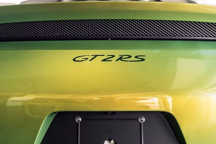 Series 911 GT2 là một dòng xe thể thao hiệu suất cao mà Porsche đã phát triển từ năm 1992 cho đến nay. 911 GT2 RS được phát triển dựa trên 911 Turbo và được trang bị động cơ tăng áp kép tương tự nhưng đã được nâng cấp.