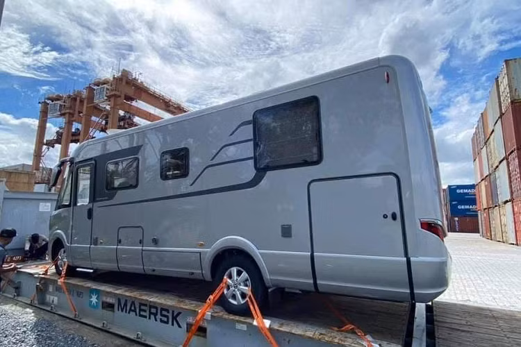 Đi kèm với đó còn là trang bị hệ dẫn động cầu sau và hộp số sàn 6 cấp.