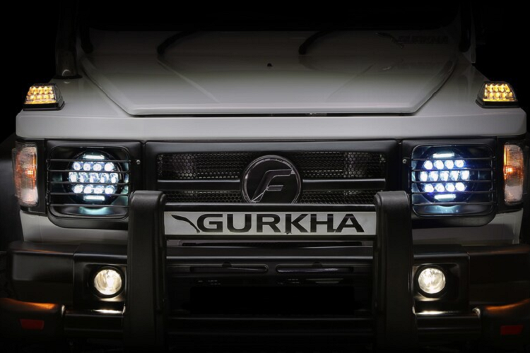 Tất nhiên, các đặc điểm này không thể so với Mercedes G-Class. SUV off-road mới nhất của Mercedes có khoảng sáng gầm 24 cm, góc tiếp cận 31 độ, và góc thoát 30 độ, cùng động cơ mạnh mẽ hơn nhiều.