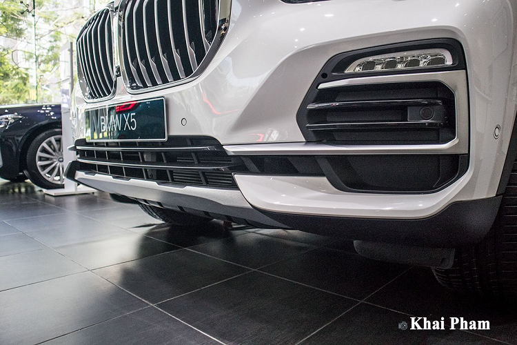 Theo nhà sản xuất đến từ Đức, mẫu ô tô mới BMW X5 2020 có chiều dài cơ sở tăng thêm 42 mm đạt 2.975 mm, chiều dài tổng thể tăng 36 mm đạt 4.922 mm, rộng hơn 66 mm ở mức đạt 2.004 mm và cao hơn 19 mm đạt 1.745mm so với đời cũ. Điều này sẽ giúp mẫu xe này có không gian rộng rãi hơn những gì đã thể hiện trên "người tiền nhiệm".