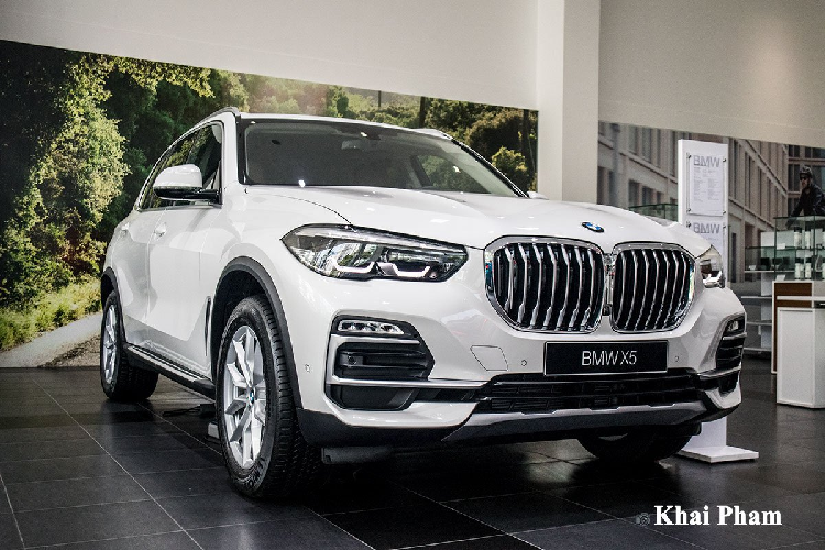 Vừa qua, Trường Hải (Thaco) - đơn vị phân phối thương hiệu xe hơi hạng sang BMW tại Việt Nam đã chính thức trình làng loạt sản phẩm mới tới người tiêu dùng trong nước. Trong số này, BMW X5 2020 mới là dòng xe nhận đến 2 sự bổ sung mới, cùng với 1 bản đã bán trước đó, hiện nay dòng SUV hạng sang cỡ trung mang đến 3 tuỳ chọn cho khách hàng.