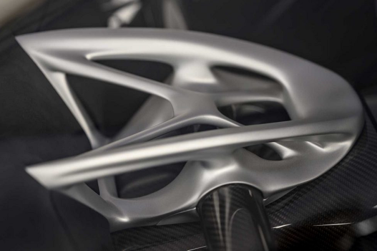 Thêm vào đó, công nghệ cắt lade cùng in 3D cũng được Czinger sử dụng trên mẫu xe này. 21C nói nôm na là thế kỷ 21 (21st Century), vì thế mà nó được thiết kế theo hơi hướng về tương lai, cùng với đó là những công nghệ mới nhất.