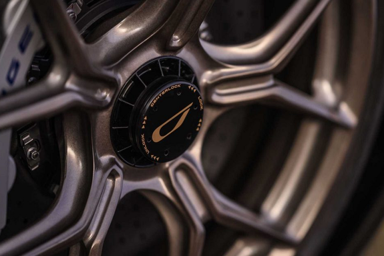 Xe sẽ chính thức trình làng tại Geneva Motorshow tới đây, diễn ra từ ngày 3/3. Mức giá xe Czinger 21C hiện chưa được công bố chính thức.